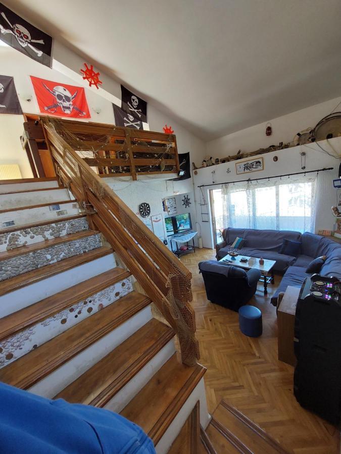 הוסטל אולסינץ' Pirate Backpackers מראה חיצוני תמונה