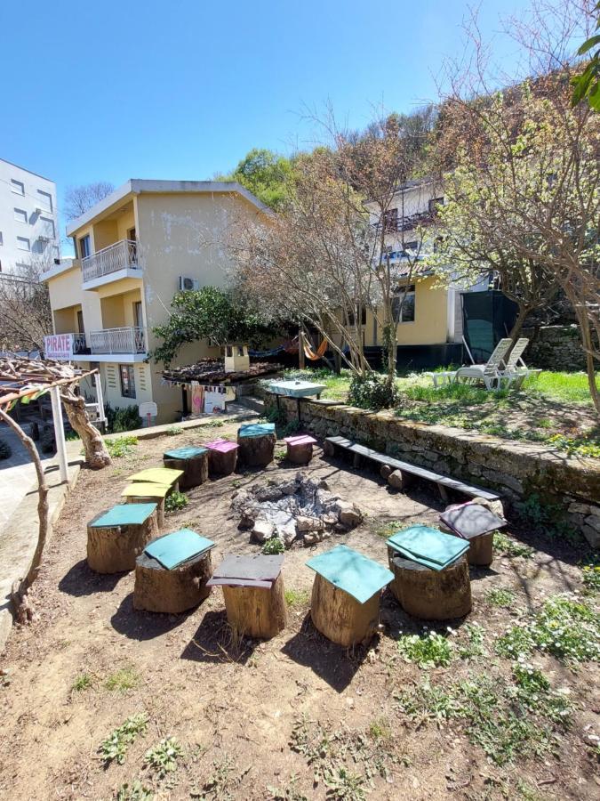 הוסטל אולסינץ' Pirate Backpackers מראה חיצוני תמונה