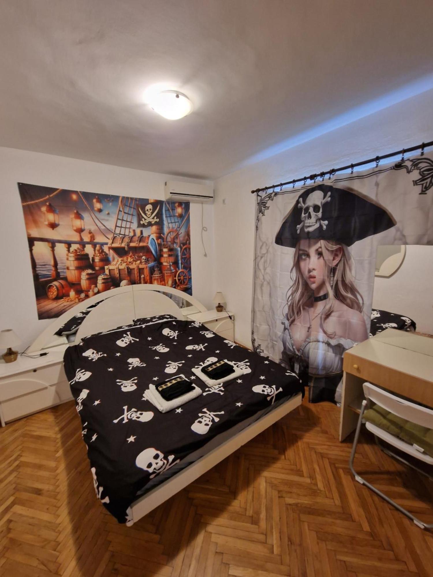 הוסטל אולסינץ' Pirate Backpackers מראה חיצוני תמונה