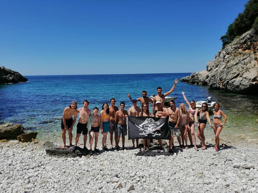 הוסטל אולסינץ' Pirate Backpackers מראה חיצוני תמונה