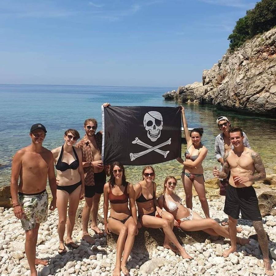 הוסטל אולסינץ' Pirate Backpackers מראה חיצוני תמונה